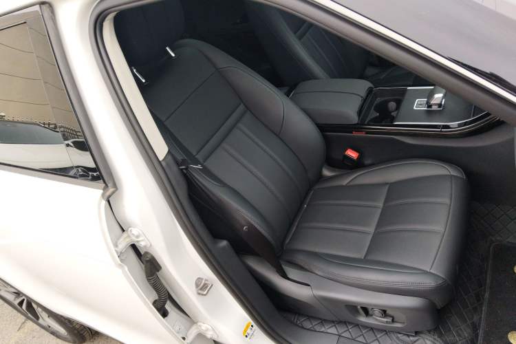 Used Land Rover Range Evoque 2024 Aurora L 249 PS Prestige Light-Chasing Edition
