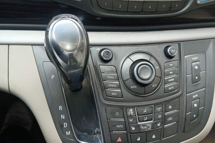 Used Buick GL8 2011 3.0L GT Luxury Business Haoya Edition Gear Lever