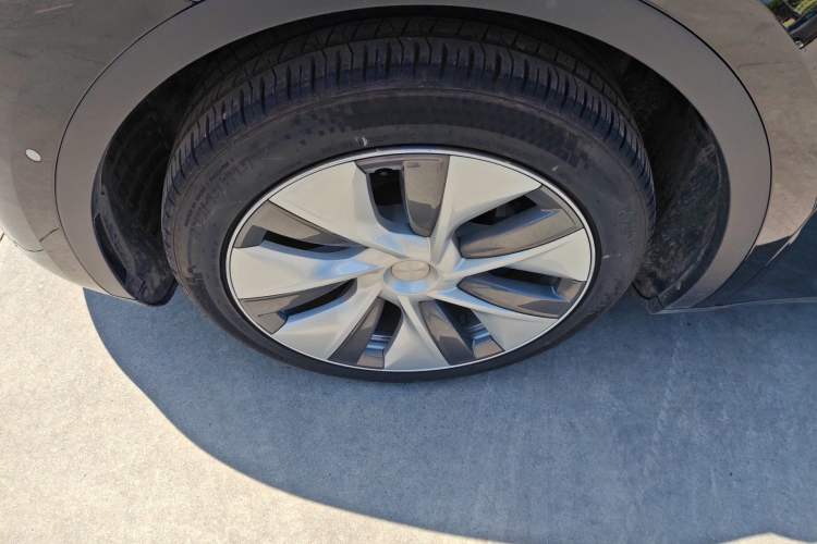 Used Tesla Model Y 2022 Revised Version Rear-Wheel Drive Left Front Wheel Hub