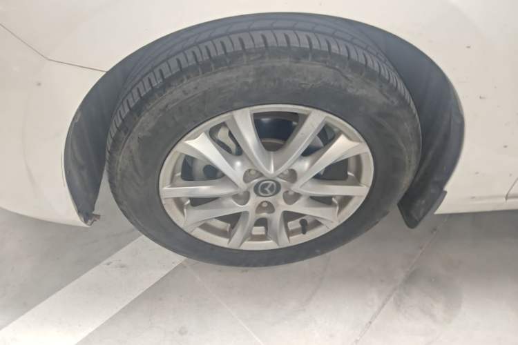 Used Mazda 3 Axela 2014 Hatchback 1.5L Manual Comfort Model
