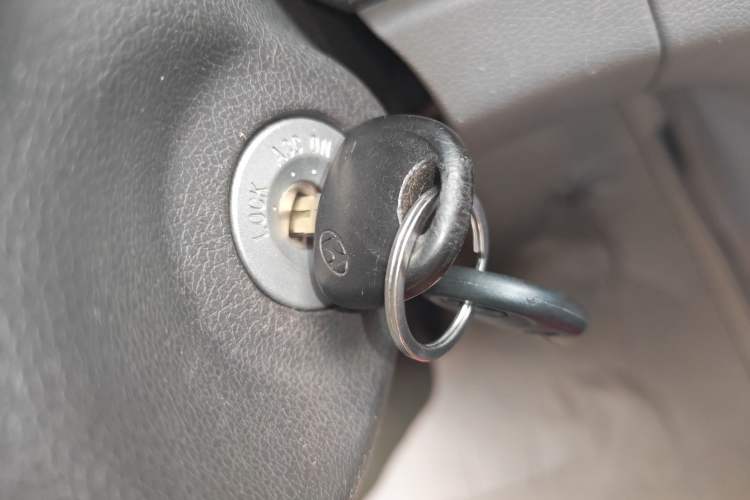 Used Hyundai Verna (older generation) 2010 Sedan 1.4L Manual Comfort GS Vehicle Key