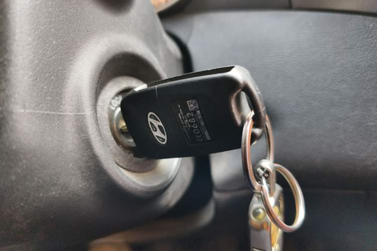 Used Hyundai Elantra (5th Generation / Langdong) 2012 1.6L Manual Fashion Edition