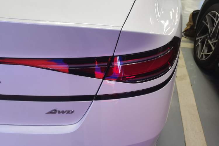 Used Genesis G90 2023 Flagship Edition Right Rear Taillight