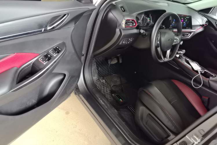 Used CHANGAN OSHAN X5 2021 1.5T DCT Prestige Edition Driver Seat