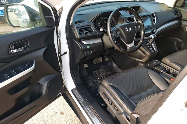 Used Honda CR-V 2015 2.4L two-wheel drive luxury version