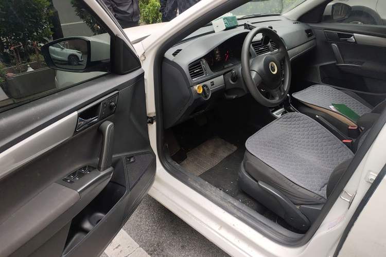 Used Volkswagen Lavida 2013 Revised Classic 1.6L Automatic Fashion Edition