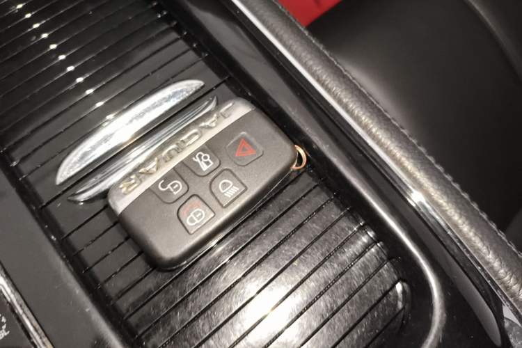 Used Jaguar XJ 2014 XJL 2.0T Two-Wheel-Drive Elegant Business Edition
