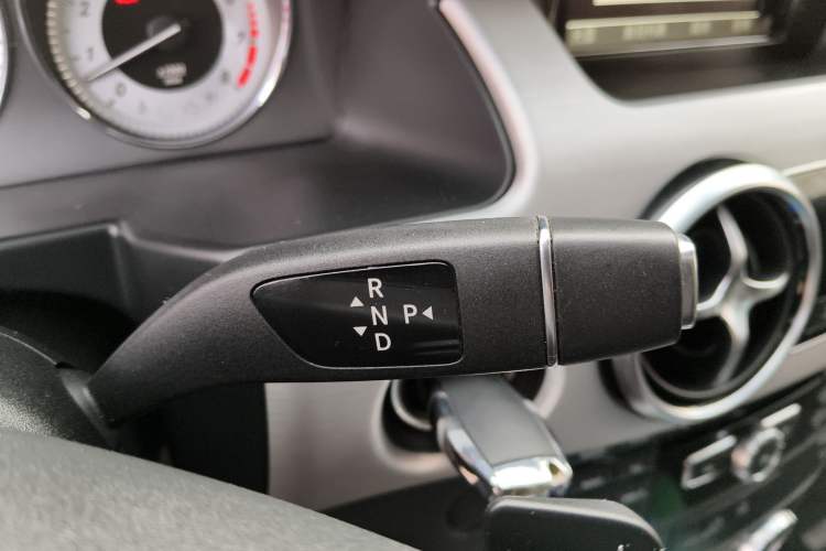 Used Mercedes-Benz GLK-Class 2013 GLK 300 4MATIC Dynamic Sunroof Model