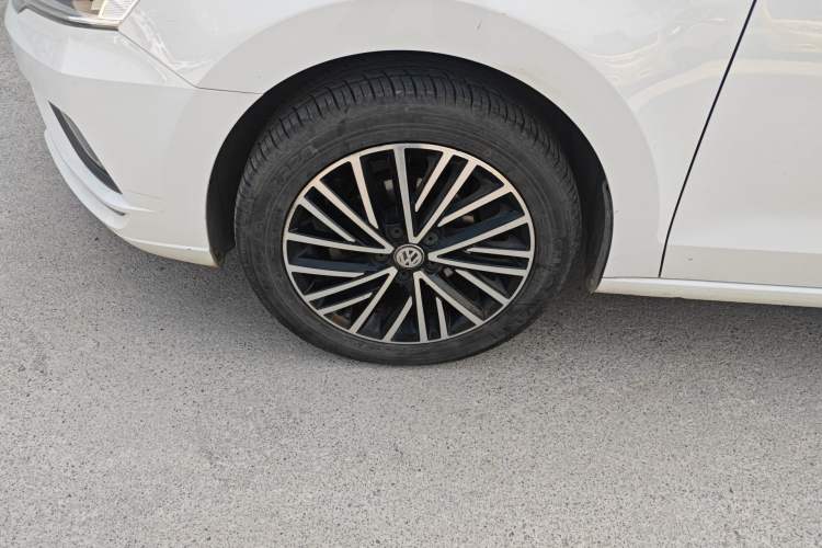 Used Volkswagen Jetta 2019 Dream Edition 1.5L Manual Comfort Version
