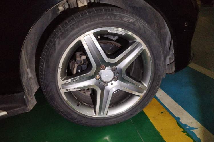 Used Mercedes-Benz GLE 2015 GLE 400 4MATIC Right Front Wheel Hub