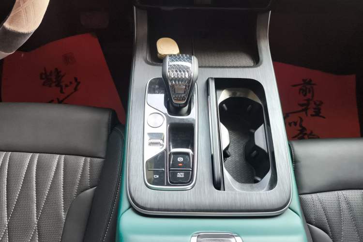 Used GAC Trumpchi GS8 2024 Linghang Series 2.0 TGDI Two-Wheel Drive Luxury Smart Connectivity Version
