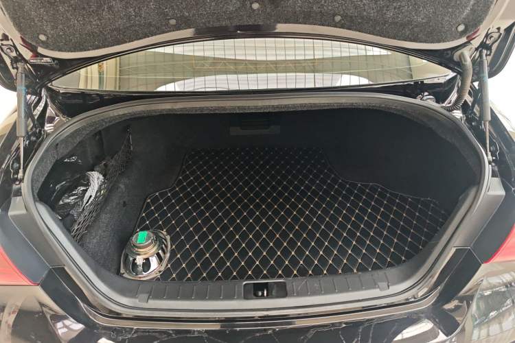 Used Infiniti Q70 2019 Q70L 2.0T Enjoyment Edition Trunk