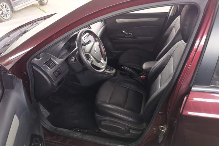 Used FORTHING Joyear S50 2014 1.6L CVT Luxury Model
