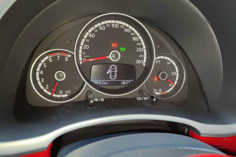 Used Volkswagen Beetle 2015 180TSI model
