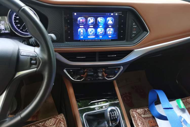 Used Zotye T300 2017 1.5L Manual Luxury Model Audio And AC Panel