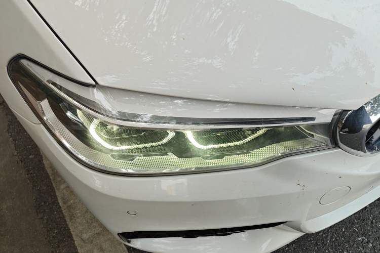 Used BMW 5 Series 2020 530Li Luxury Edition M Sport Package Right Front Headlight