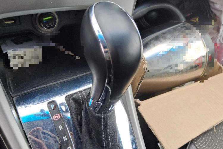 Used Buick GT 2013 XT 1.6L Automatic Fashion Edition Gear Lever