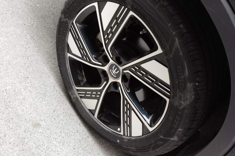 Used BYD Song Pro New Energy 2024 HONOR Edition DM-i 110KM Excellence Model Right Rear Wheel Hub