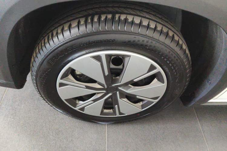 Used Livan 7 2024 605 km Wealth Edition