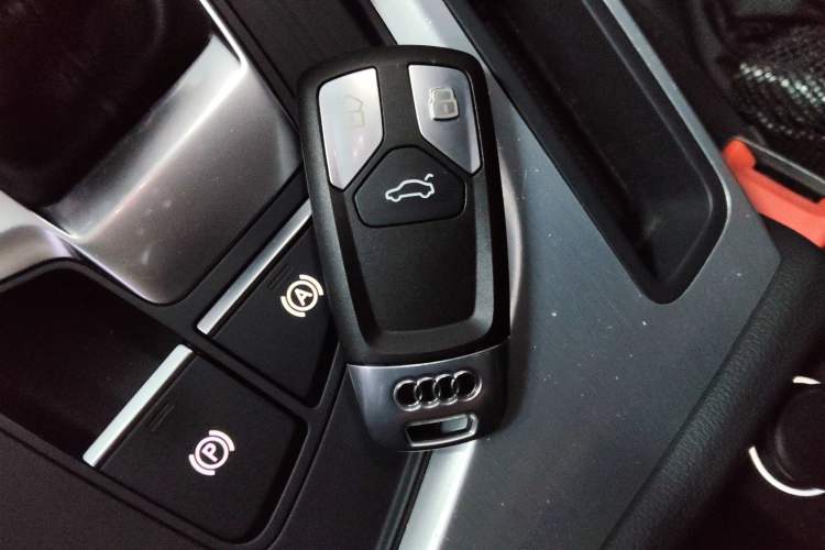 Used Audi A4L 2018 30th Anniversary Edition 40 TFSI Fashion Model Interior 1