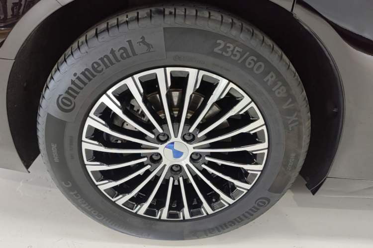 Used Denza D9 2022 DM-i 970 Four-Wheel Drive Flagship Model
