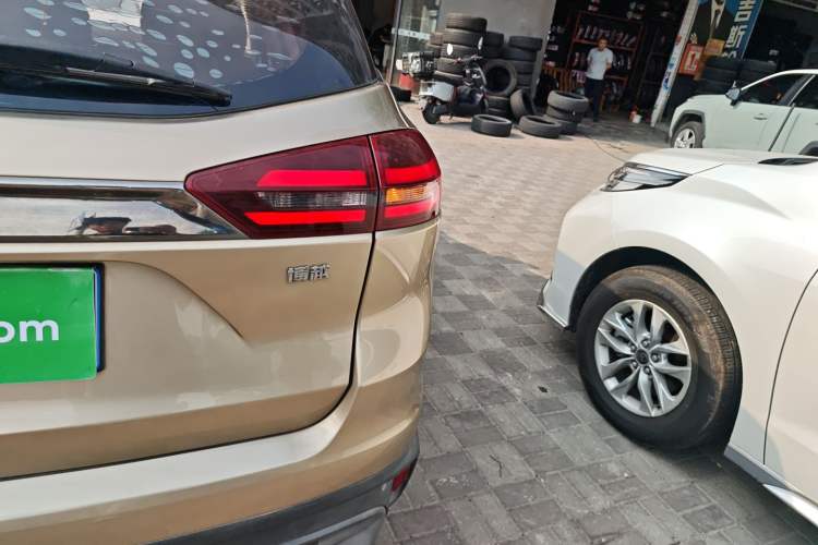 Used Geely Auto Emgrand X7 Sport 2018 1.8TD Manual Two-Wheel Drive Smart Connect 4G Internet Edition Exterior 1