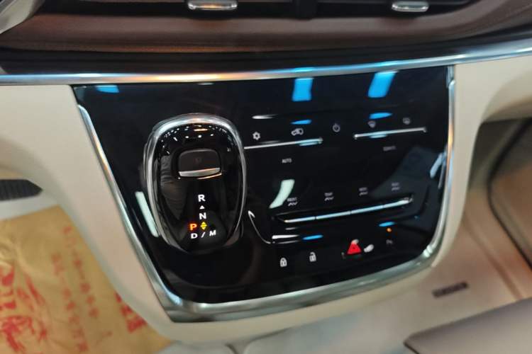 Used Buick GL8 2021 Land Cruiser Executive Class 652T Luxury Model