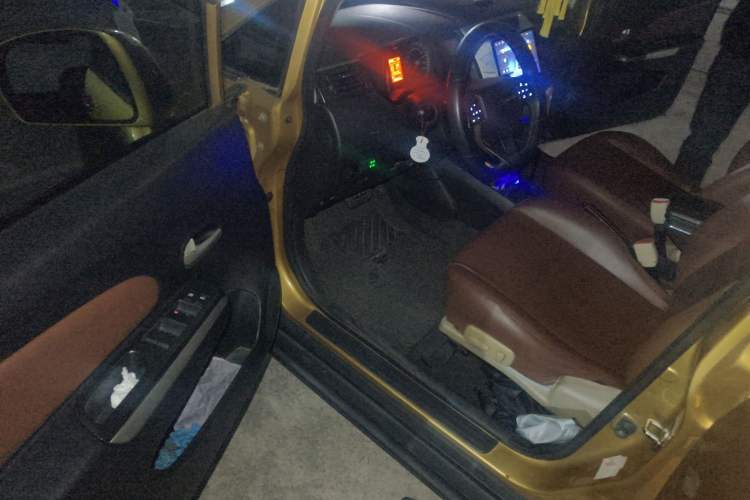 Used Venucia R50X 2013 1.6L Automatic Model