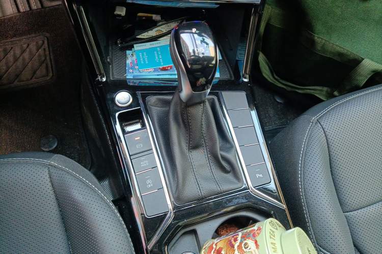 Used Volkswagen Passat 2025 Premium Version 380TSI Dragon Edition Gear Lever