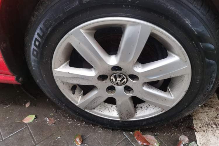 Used Volkswagen Polo 2013 1.6L Automatic Comfort Edition Right Front Wheel Hub