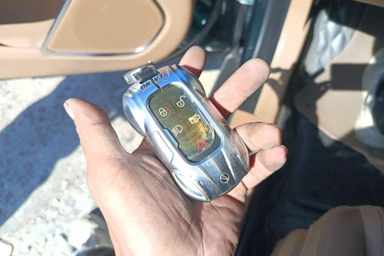 Used Jaguar XFL 2021 XFL 2.0T P250 Two-Wheel-Drive Luxury Deluxe Edition Vehicle Key