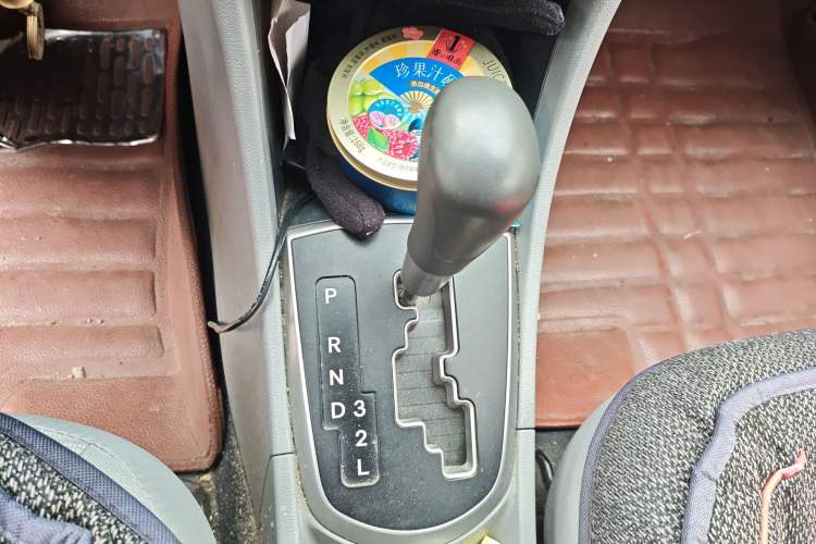 Used Hyundai Verna (older generation) 2014 1.4L Automatic Smart GLS Gear Lever