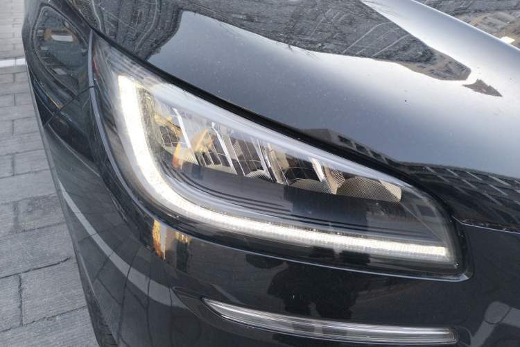 Used Lincoln Corsair 2020 2.0T Two-Wheel Drive Luxury Edition Right Front Headlight