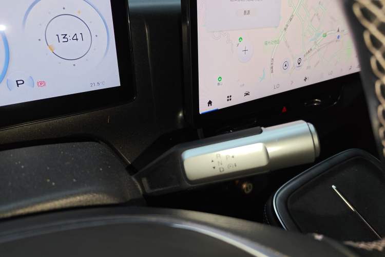 Used AION V 2024 Plus 70 Smart Edition Ternary Lithium Gear Lever