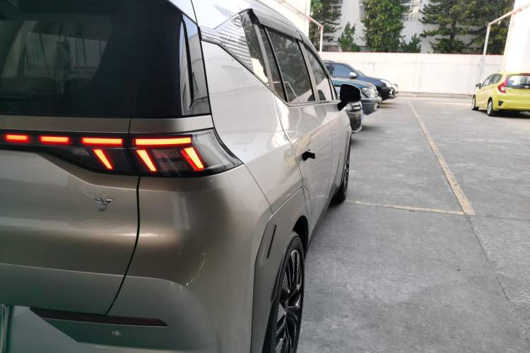 Used AION Y 2022 70 Tech Edition Lithium Iron Phosphate