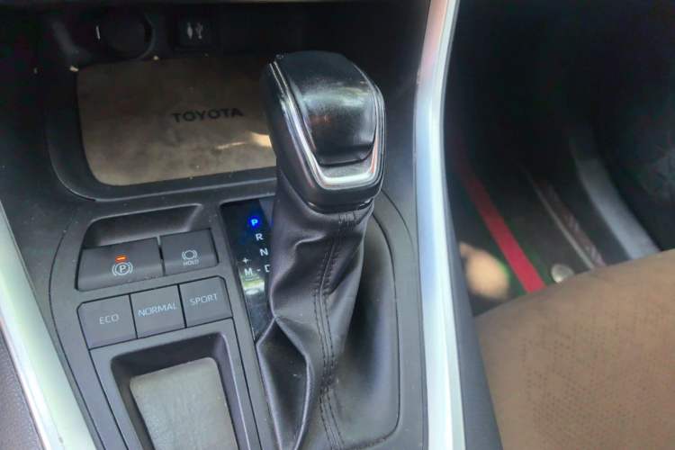 Used Toyota RAV4 2022 2.0L CVT Two-Wheel Drive Fashion Plus Edition
