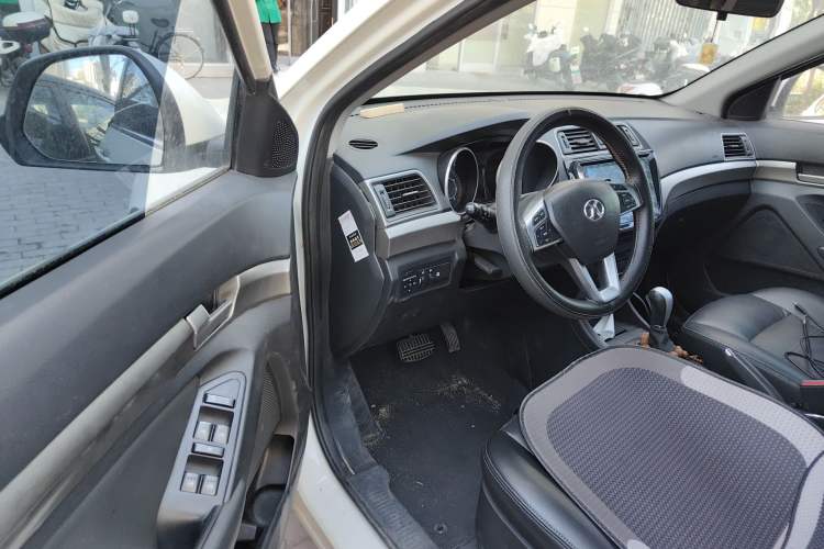 Used BAIC Senova X65 2015 2.0T automatic comfort version Driver Seat