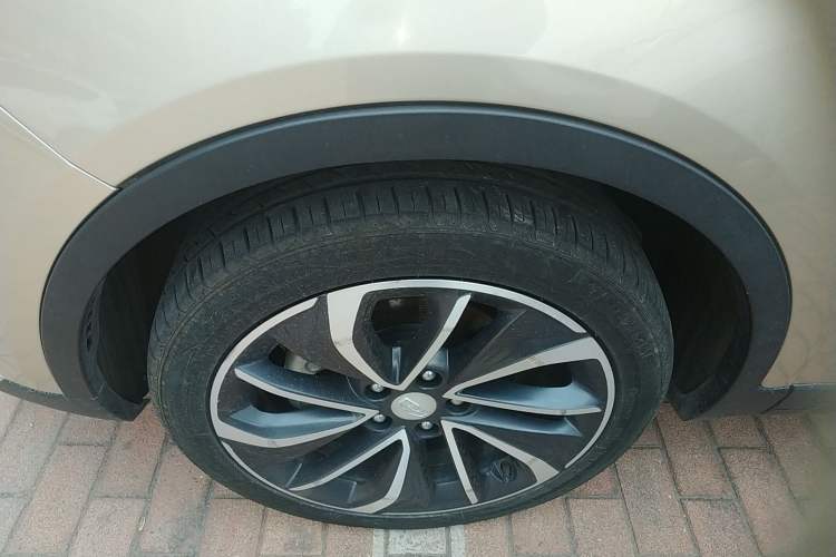 Used Geely Auto Emgrand GSe 2018 Zunshang Model Left Front Wheel Hub