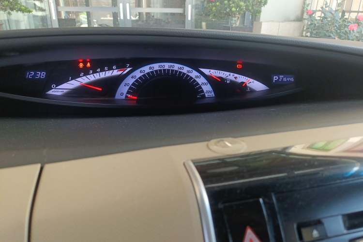 Used Toyota Previa 2012 2.4L 7-Seater Luxury Edition Odometer Close Up