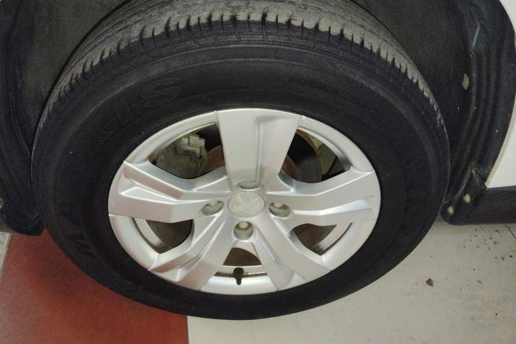 Used Peugeot 2008 2014 1.6L Manual Trend Edition Left Front Wheel Hub