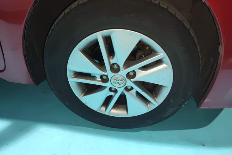 Used Toyota Corolla 2014 1.6L CVT GL-i Right Front Wheel Hub