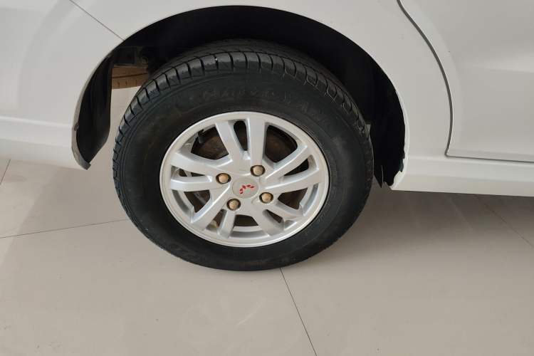 Used Wuling Hongguang 2018 1.5L S Comfort Model L2B Right Rear Wheel Hub