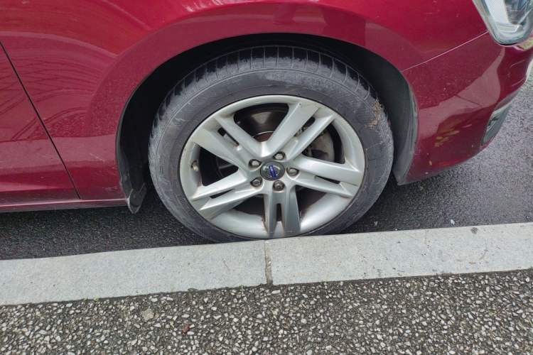 Used Volvo S60 2014 S60L T5 Intelligent Drive Edition Right Front Wheel Hub