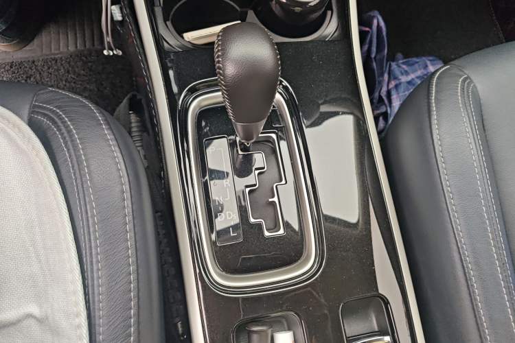 Used Mitsubishi Outlander 2019 2.0L Two-Wheel Drive Comfort Edition 7-Seater China VI Standard