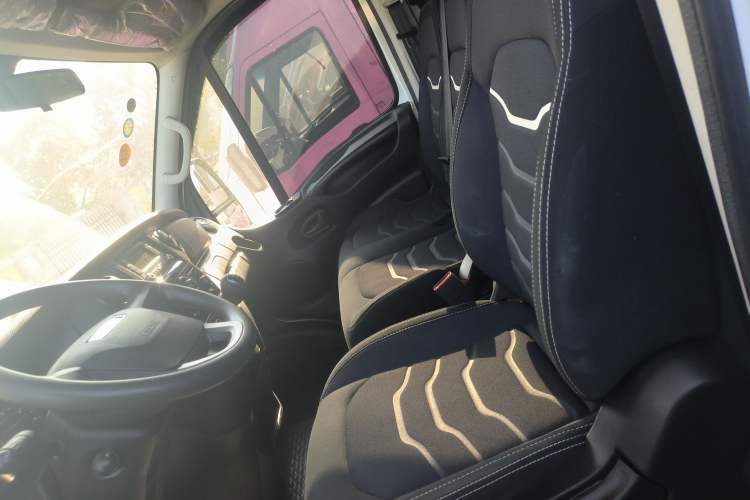 Used Iveco Eurocargo 2021 2.0T Manual Super Rui Long Wheelbase Short Overhang High Roof Side-Sliding Door F1A