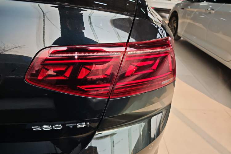 Used Volkswagen Magotan 2023 2 Million Units Limited Edition 280TSI DSG Leading Version