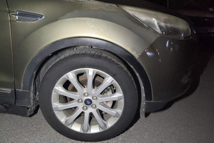 Used Ford Kuga 2013 2.0L GTDi Four-Wheel-Drive Elite Model Right Front Wheel Hub