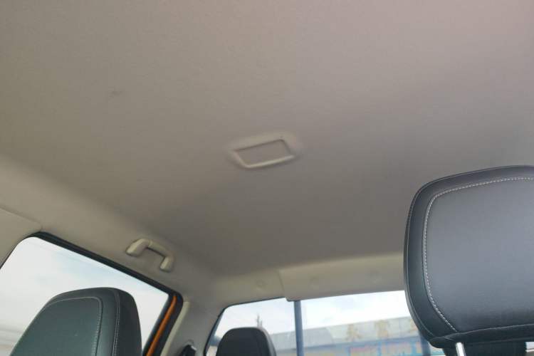 Used JMC Baodian 2023 2.5T Diesel Two-Wheel Drive Comfort Edition Flat-Base Cargo Bed Long Wheelbase JX4D25A6L Headliner