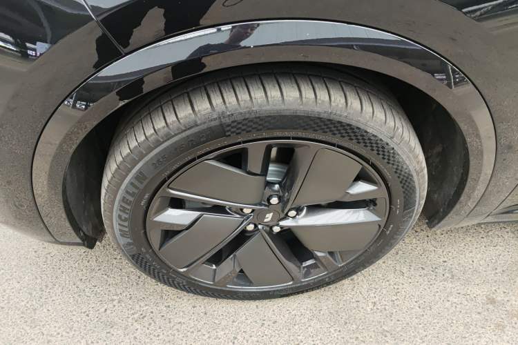 Used Li Auto L8 2025 Ultra Smart Refreshed Edition
