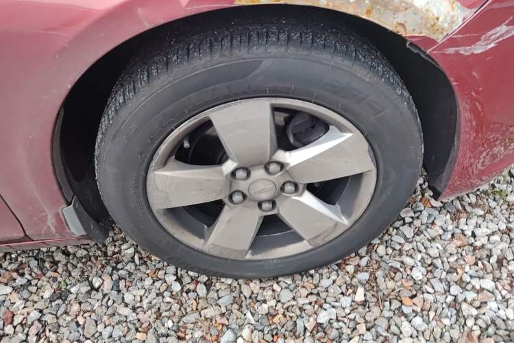 Used Chevrolet Malibu 2013 1.6T Automatic Comfort Edition Right Front Wheel Hub